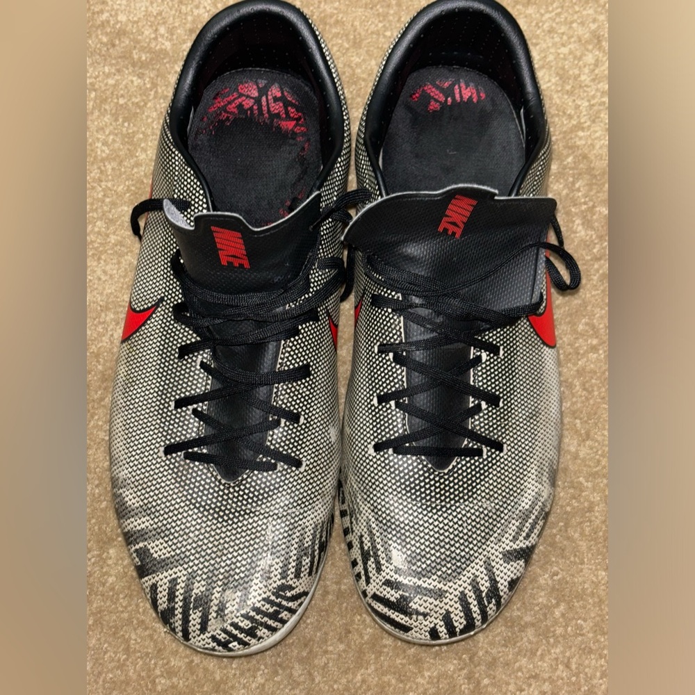 Neymar Nike Soccer Cleats size. 11.5